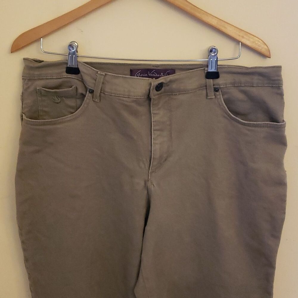 Gloria Vanderbilt Women's Amanda Line Olive Colored Jeans, Size 16 Short